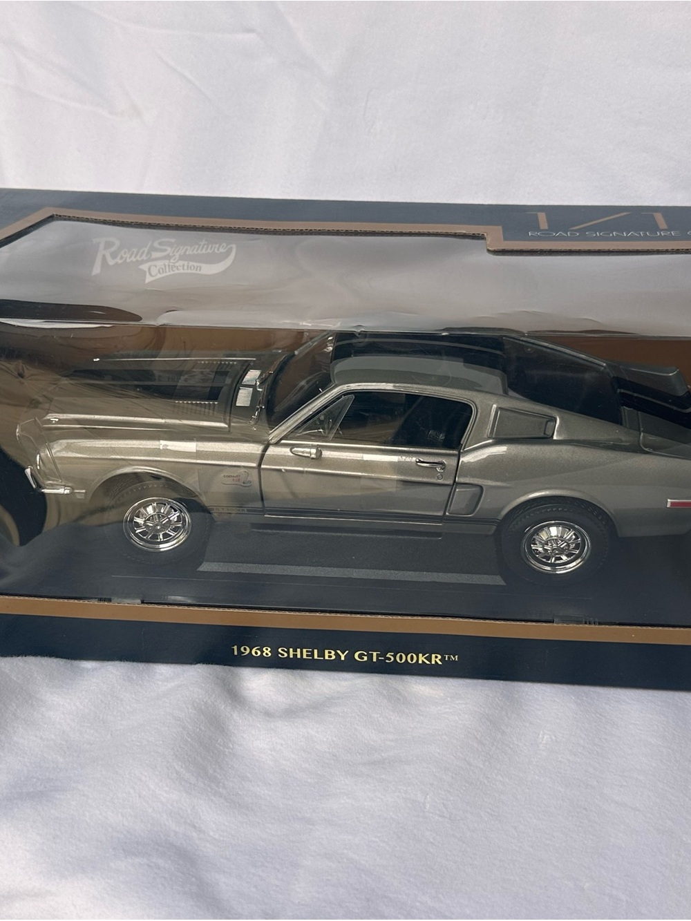 Road Signature 1968 Shelby GT-500KR Die-Cast Model - Silver